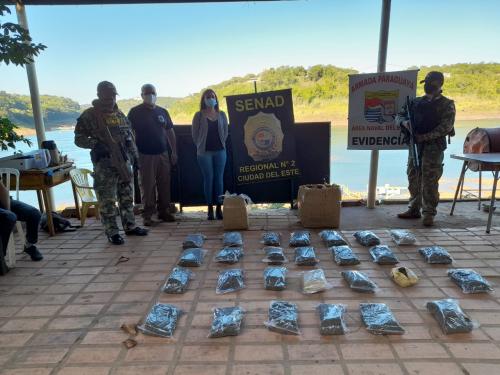 Confiscaron 18 kilos de droga a orillas Paraná